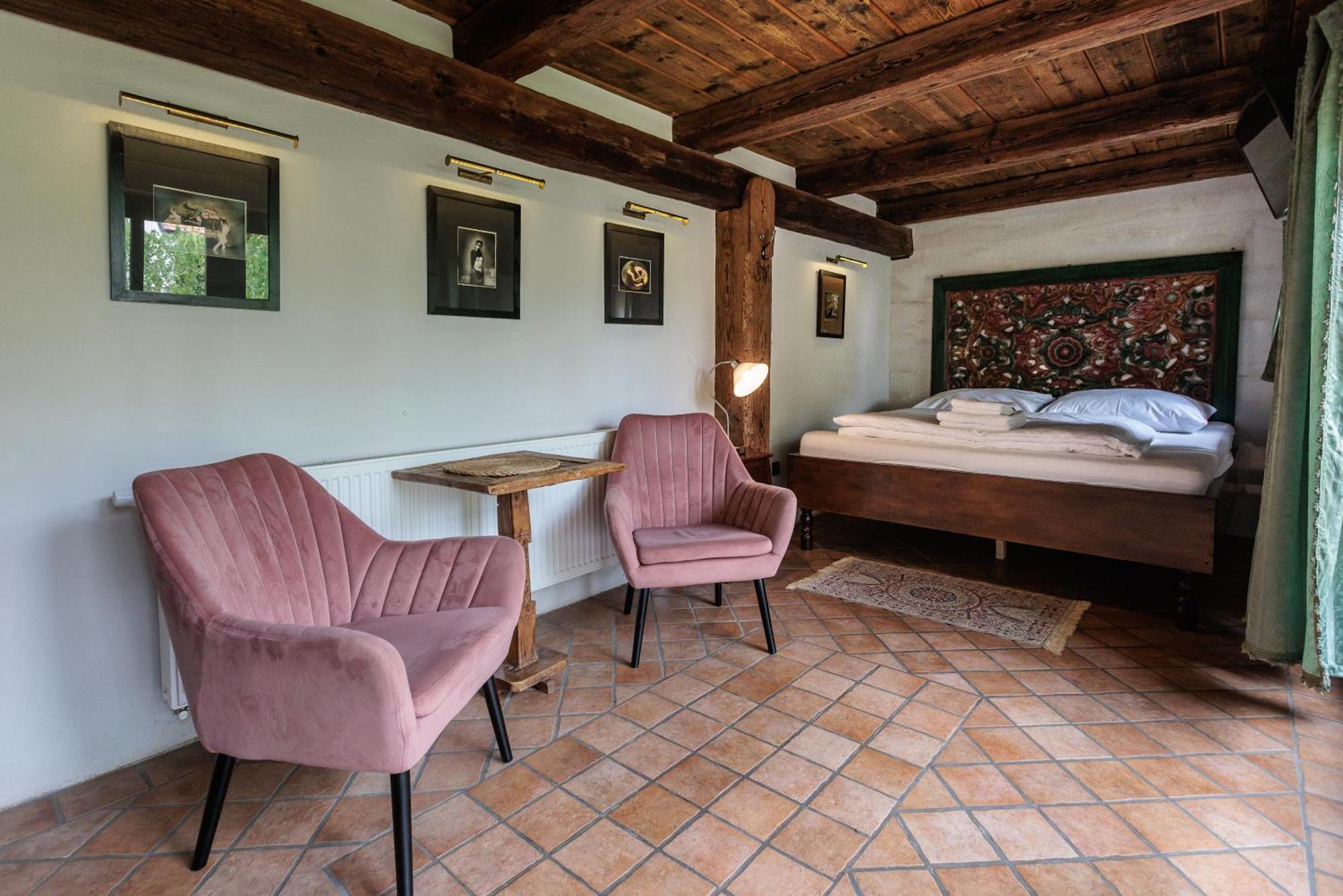 Barokni Spejchar Hotel Tlucna Ngoại thất bức ảnh
