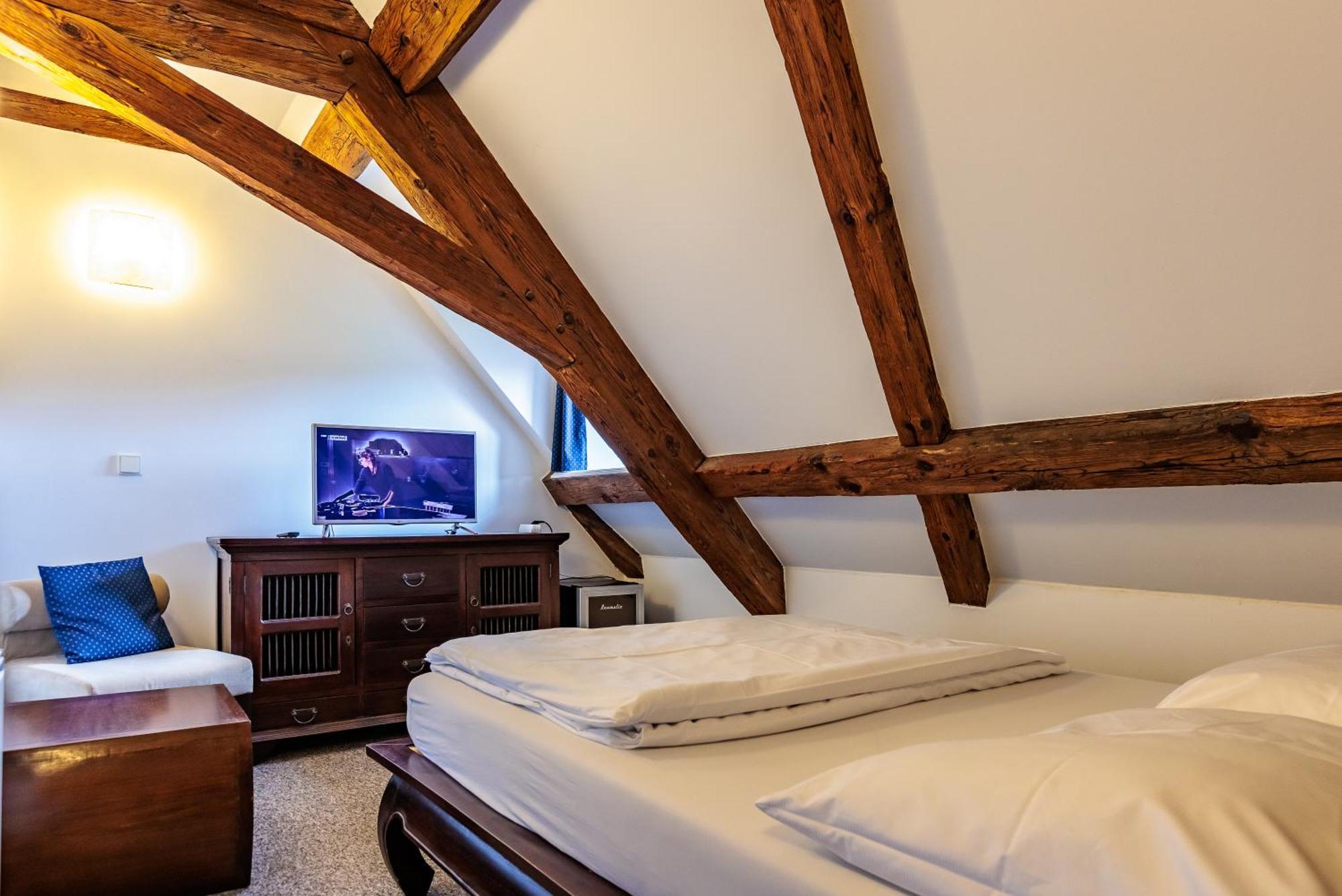 Barokni Spejchar Hotel Tlucna Ngoại thất bức ảnh