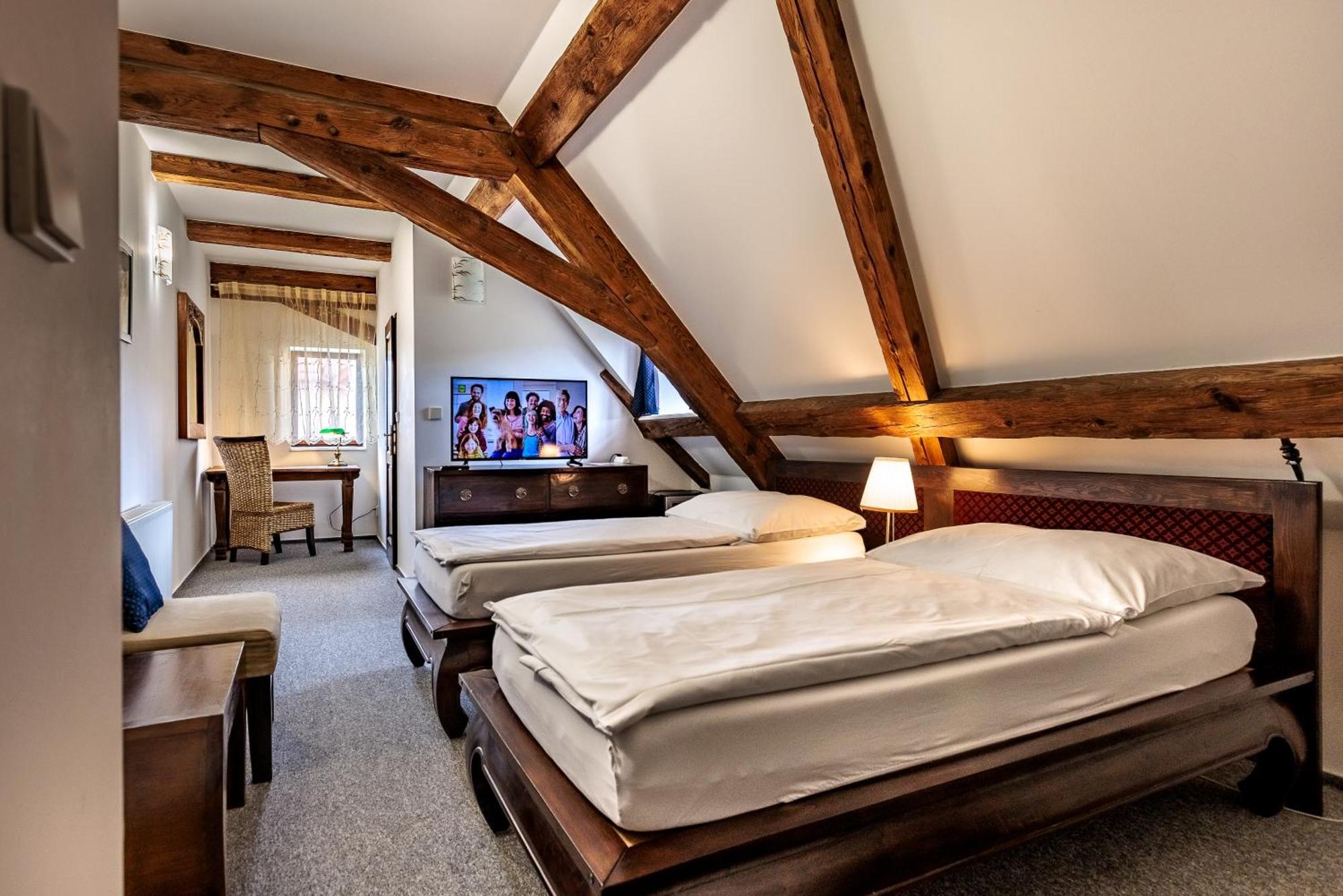 Barokni Spejchar Hotel Tlucna Ngoại thất bức ảnh