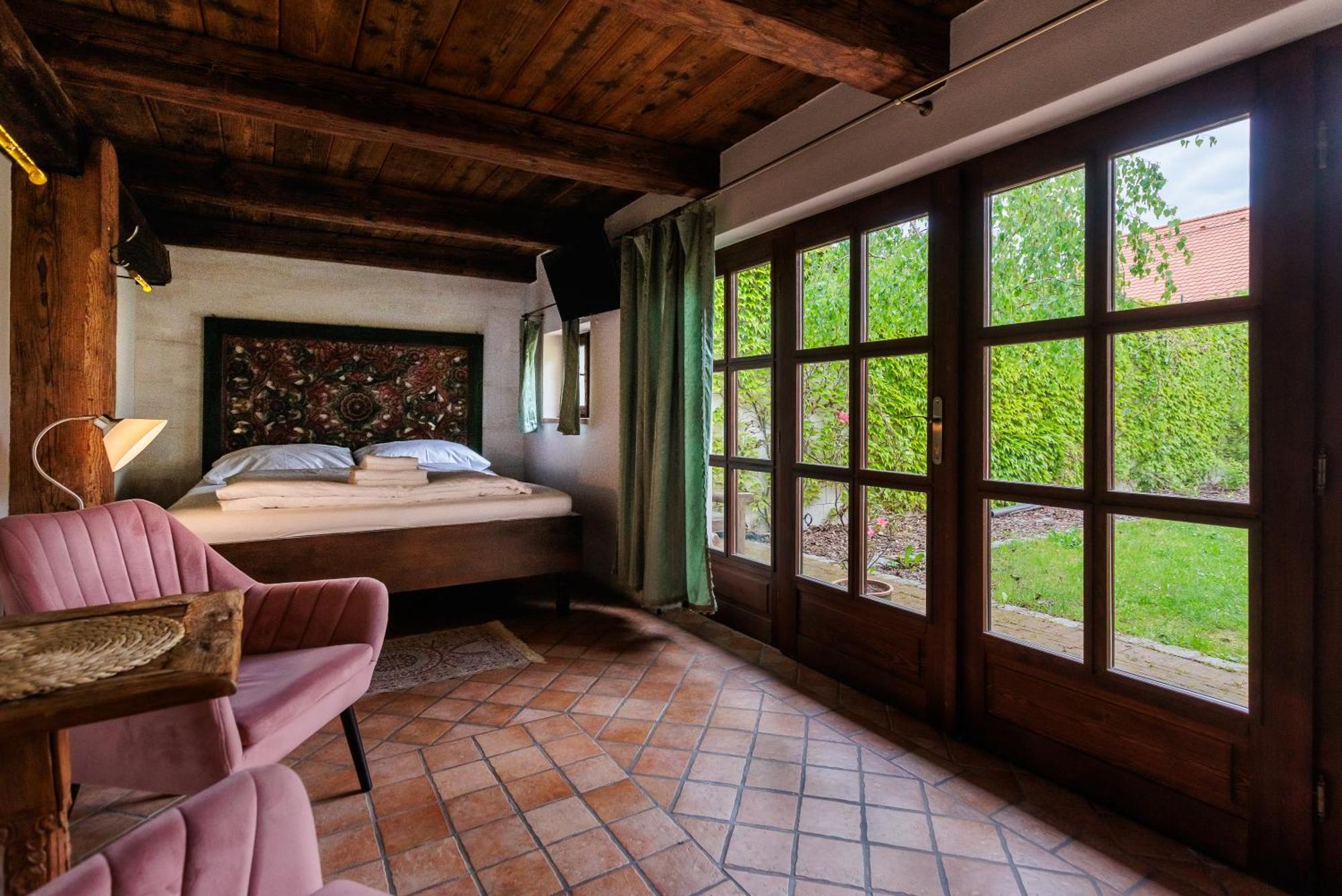 Barokni Spejchar Hotel Tlucna Ngoại thất bức ảnh