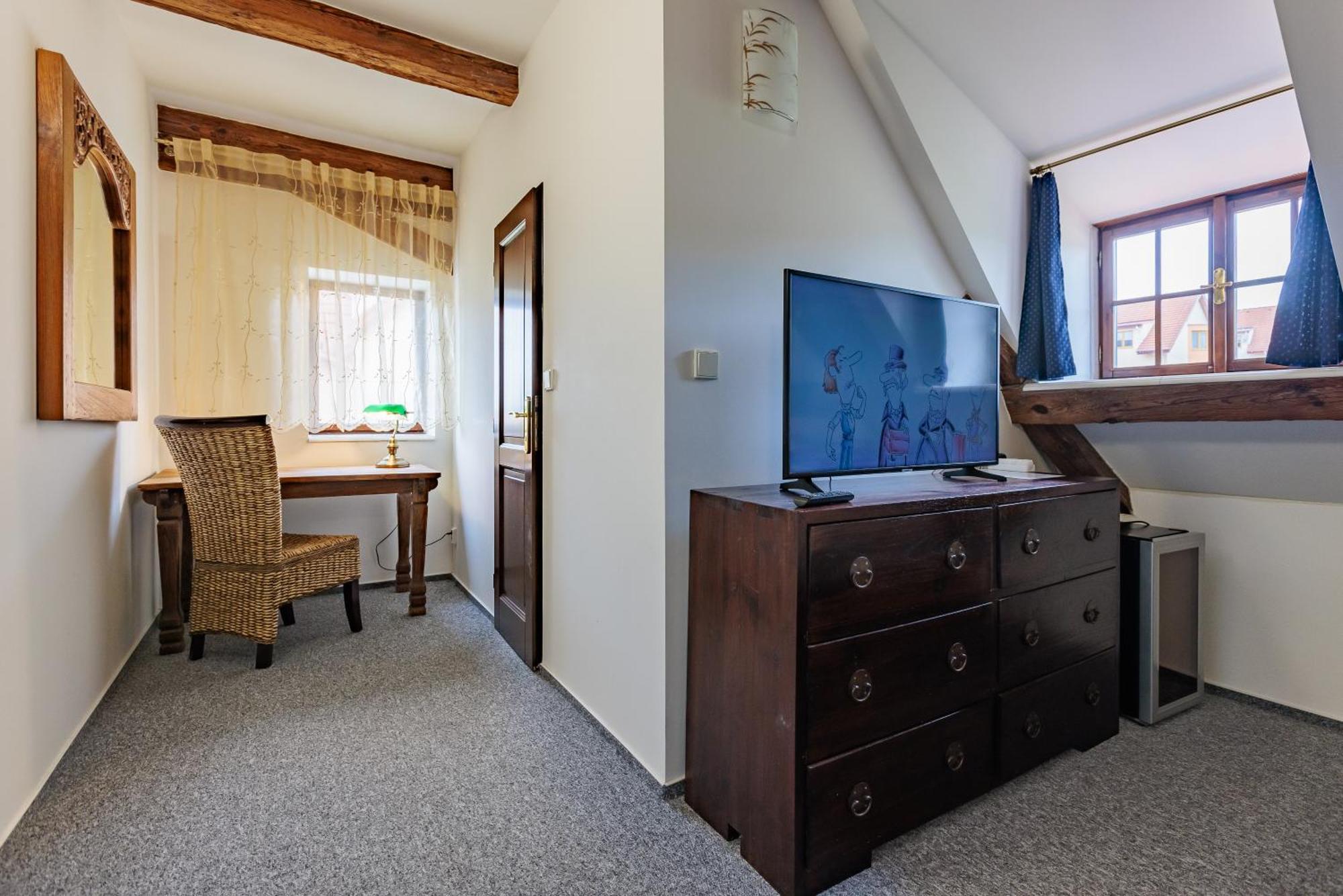 Barokni Spejchar Hotel Tlucna Ngoại thất bức ảnh