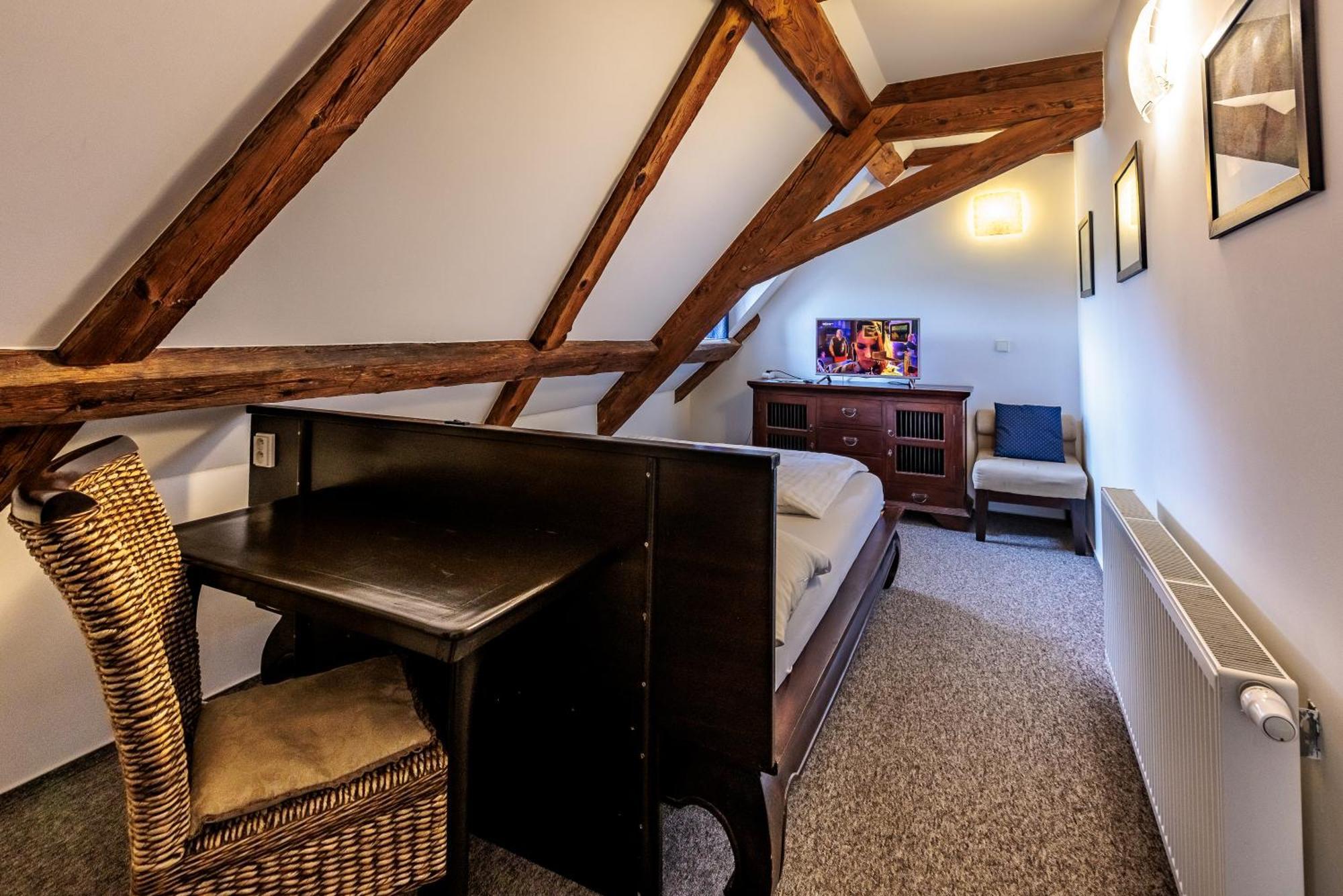 Barokni Spejchar Hotel Tlucna Ngoại thất bức ảnh